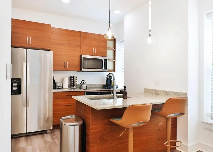 Oasis W Pool Table Near Downtown *