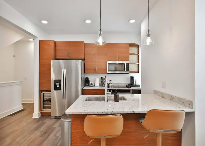 Oasis W Pool Table Near Downtown *